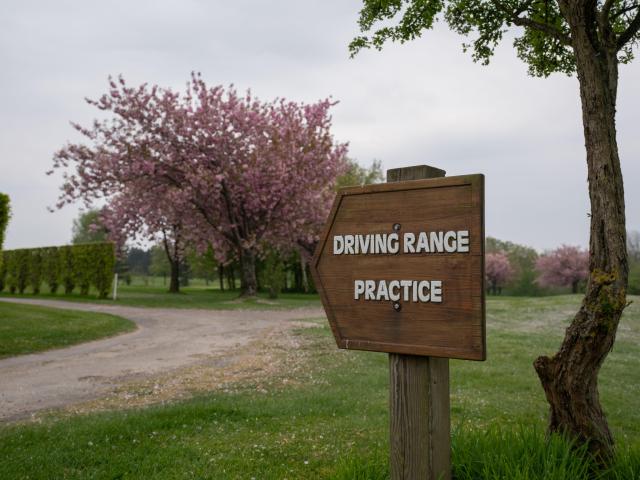 Driving range practice sign at the Golf de Lumbres